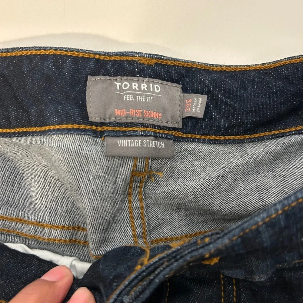 Torrid Mid Rise Skinny Jeans Dark Wash Vintage Stretch Womens Size 20 Short - Picture 3 of 6
